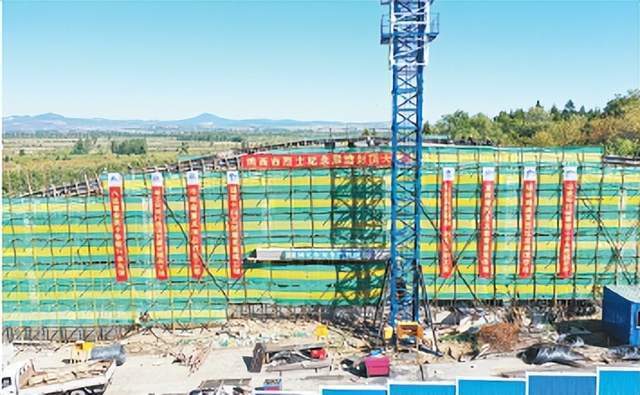 雞西市烈士紀(jì)念展館設(shè)計(jì)建筑面積2000平方米，主體工程封頂