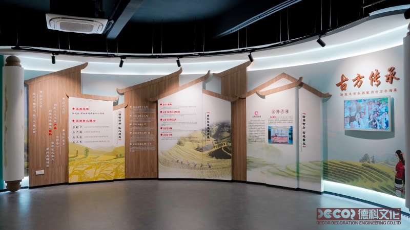 展覽廳設計中，如何考慮觀眾的視覺效果和觀賞角度？