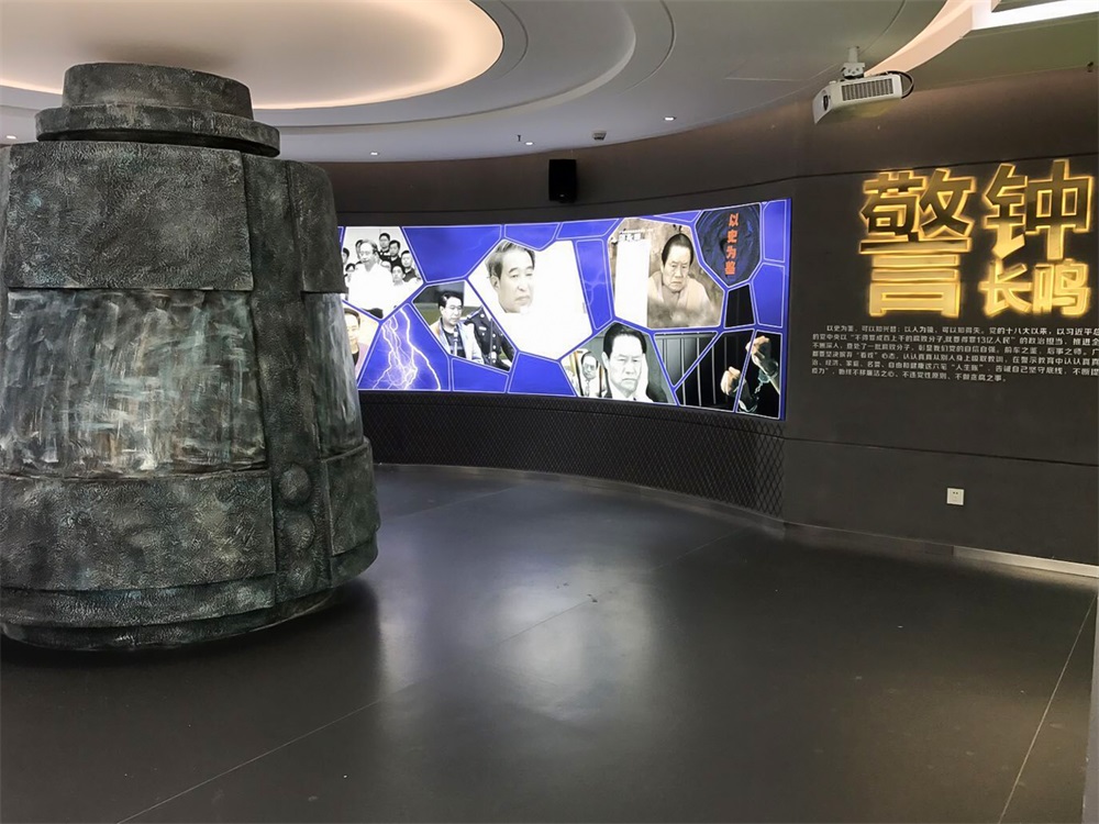 如何通過紅色展館設計突出黨的先進性對國家和人民的貢獻？