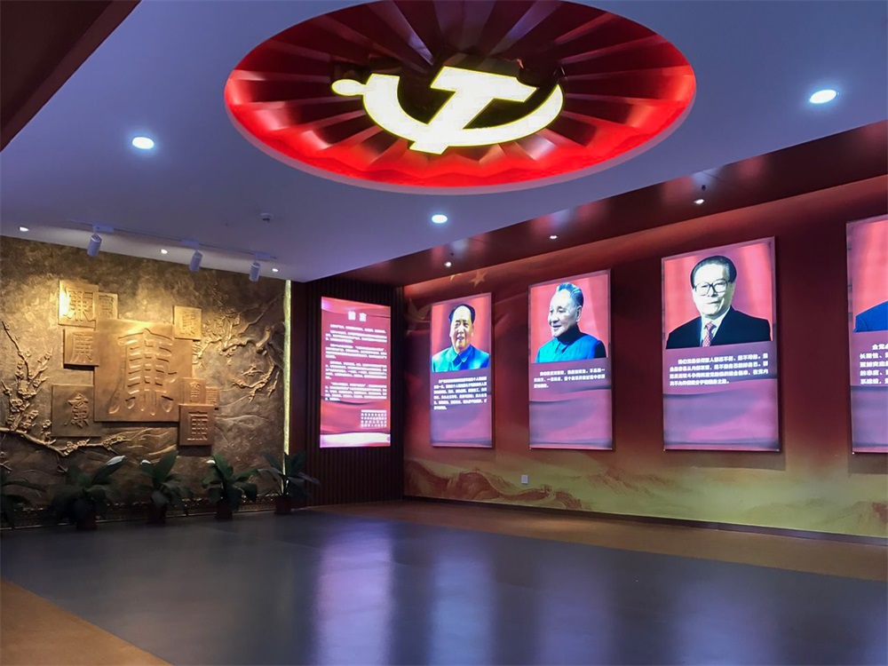 如何通過紅色展館設計展示黨的科技創新和科技發展成果？