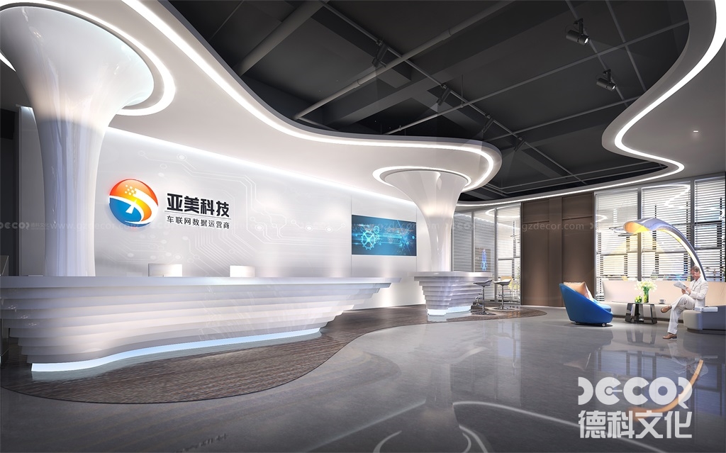 在汽車展廳裝修中，如何設(shè)置信息展示屏以提供實(shí)時信息？